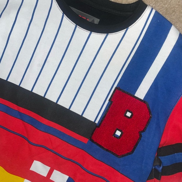 RARE men’s Black Pyramid Crewneck size M - Picture 2 of 3